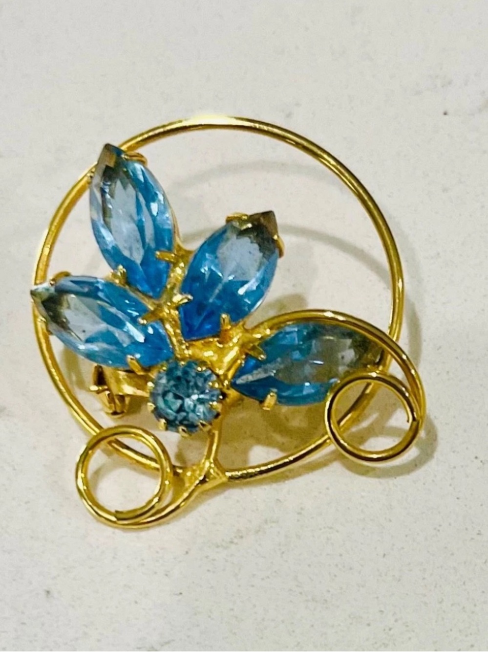 Vintage 1950s Blue Rhinestone Floral Brooch Gold Tone Mid Century Juliana